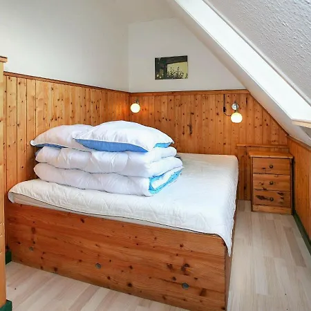 Two-bedroom Holiday In 4